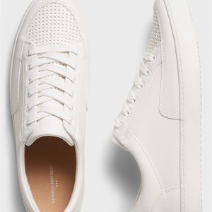 Banana Republic perforated sneaker size 8